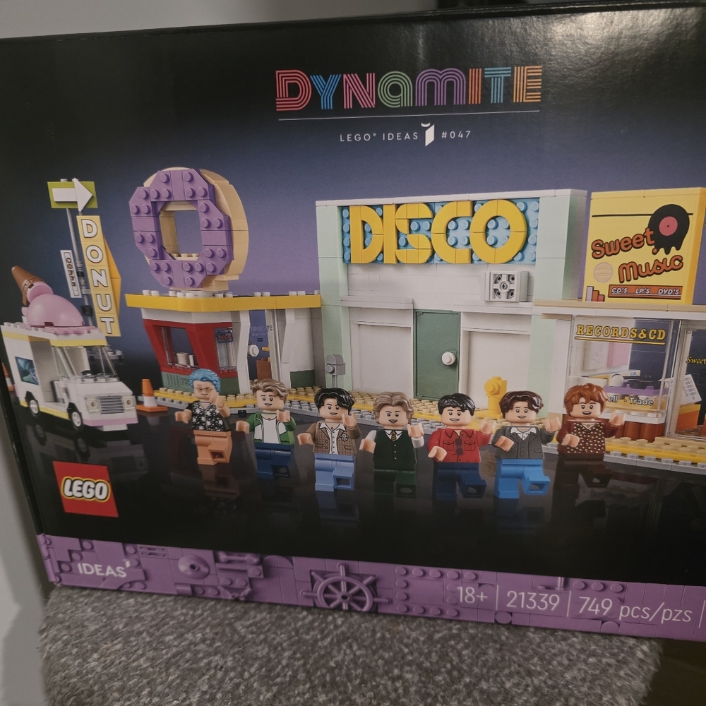 LEGO Ideas BTS Dynamite Set 21339, 749 Pieces